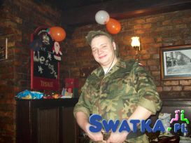 na wojskowo